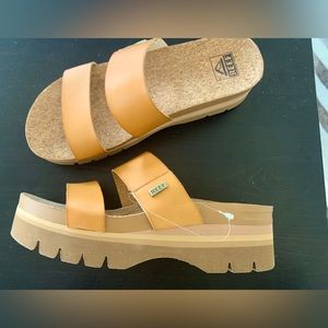 LKNU 9 9W Reef Cushion Vista Higher Sandal Platform NATURAL